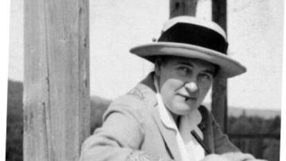 Willa Cather, en New Hampshire en torno a 1923.