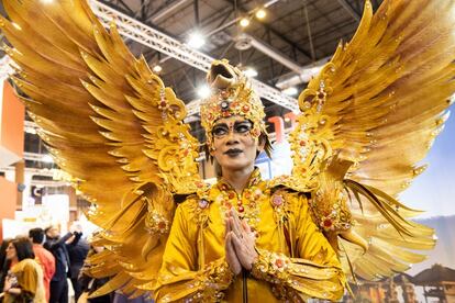 An Indonesian dancer preforms a traditional dance.