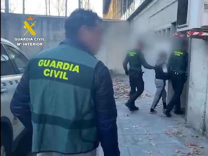 Agentes de la Guardia Civil arrestan a la madre de la niña de 12 años a la que intentó casarla por 3.000 euros.