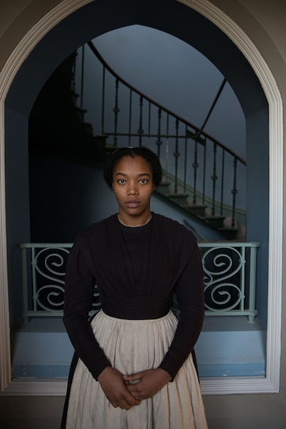 Naomi Ackie, como la criada Anna en ‘Lady Macbeth’.