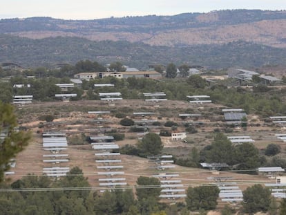 Un parque de energía fotovoltaica en Flix (Tarragona).