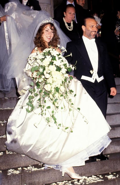 Tommy Mottola y Mariah Carey se casaron en junio de 1993. El vestido de la novia costó 25.000 dólares, precio considerable teniendo en cuenta además que han pasado más de 20 años. Lo firma Vera Wang.