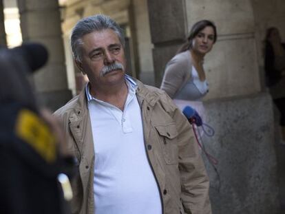 Juan Antonio Florido leaving court in Seville on Thirsday. 