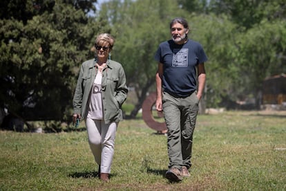 Daría Romero y Miguel Aparicio, miembros de la plataforma Unidos por el Agua.