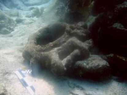 Imagen cedida hoy, miércoles 5 de junio de 2013, por el Instituto Nacional de Antropología e Historia (INAH) de la zona donde especialistas mexicanos han encontrado los restos del buque británico HMS Forth, 164 años después de que se hundiera frente a las costas de la península de Yucatán, en el temible Arrecife Alacranes, informaron hoy fuentes oficiales. EFE/INAH/Solo uso editorial