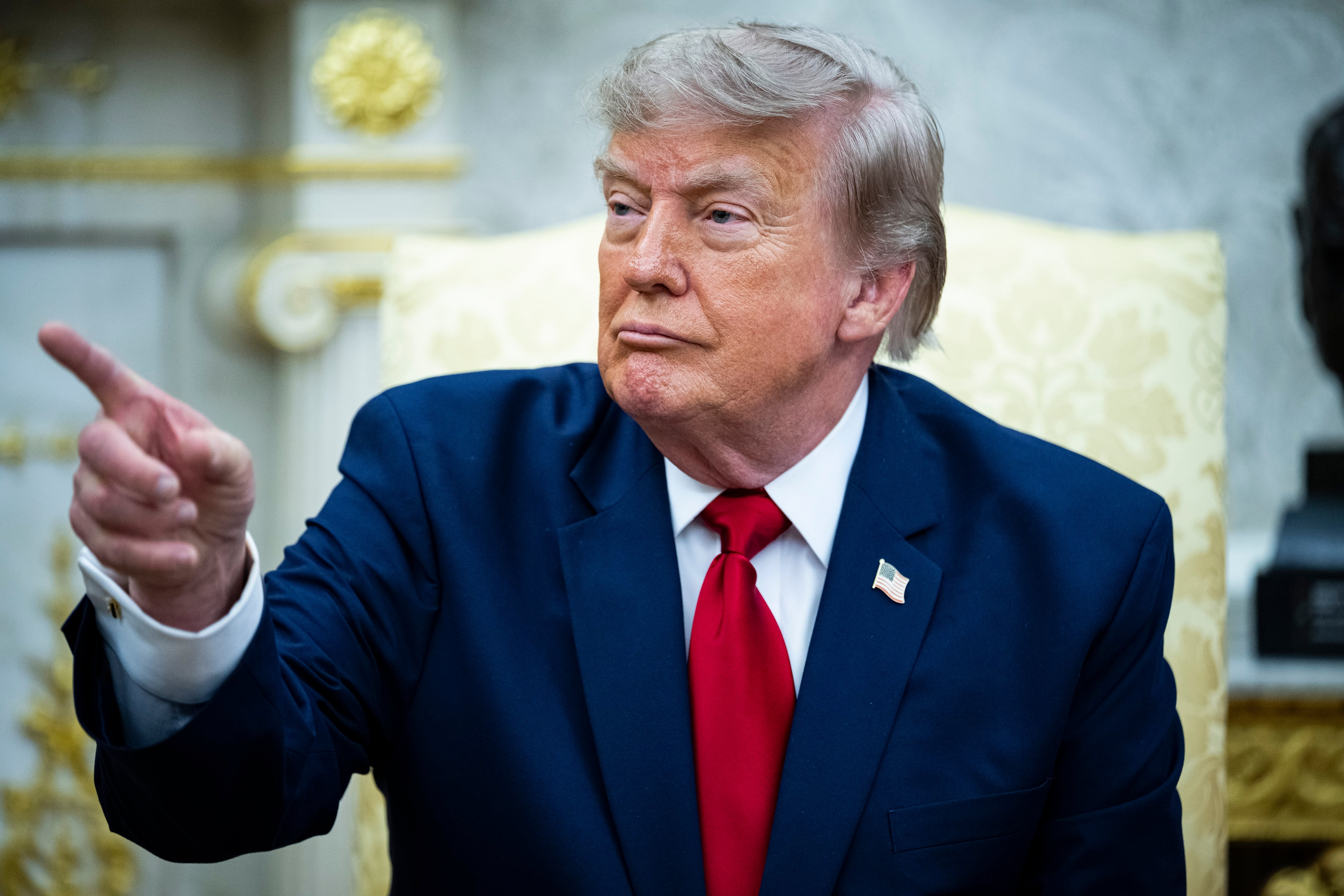 Trump insiste en el fraude electoral de cara a las ‘midterms’, pero varios votos indebidos llevaban su nombre