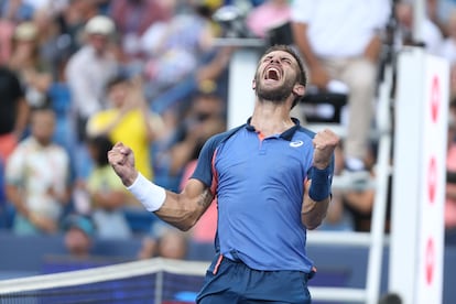 Coric, tras vencer a Tsitsipas.
