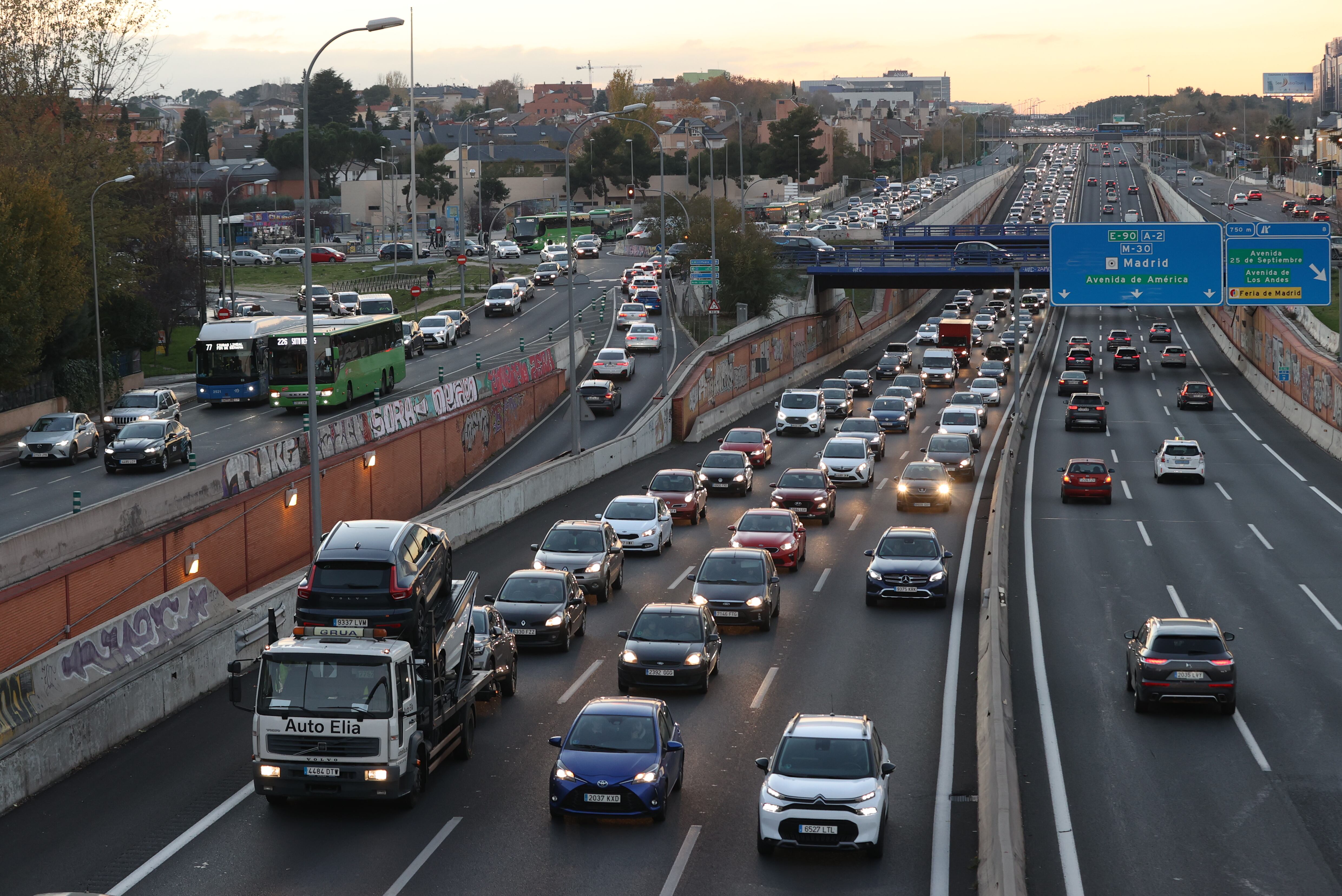 Atasco en la salida de la A2, carretera de Barcelona, en sentido salida, el pasado 2 de diciembre, en Madrid. 