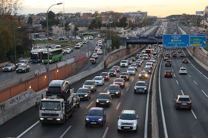 Atasco en la salida de la A2, carretera de Barcelona, en sentido salida, el pasado 2 de diciembre, en Madrid.