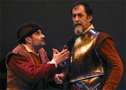 José Luis Esteban (a la izquierda) y Ramón Barea, en una escena de <i>Morir cuerdo y vivir loco,</i> de Fernán-Gómez.