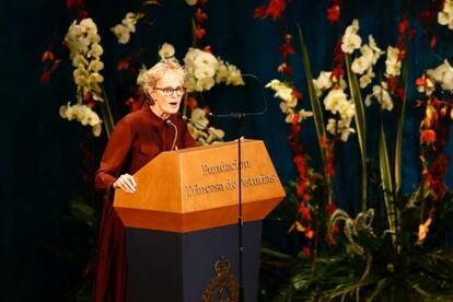 La estadounidense Siri Hustvedt, premio Princesa de Asturias 2019 de las Letras, pronuncia su discurso en la ceremonia de entrega de los galardones.