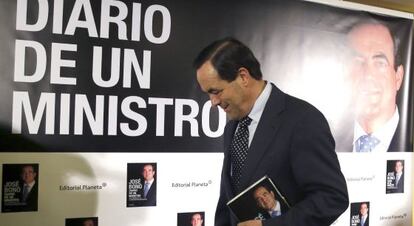 El expresidente del Congreso y exministro de Defensa, Jos&eacute; Bono, durante la presentaci&oacute;nario de su libro.
  