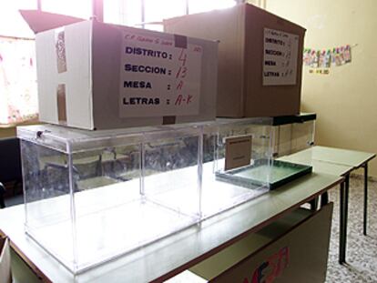 Una mesa electoral en un colegio de la provincia de Sevilla.