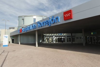 Entrada al hospital de Torrejón.