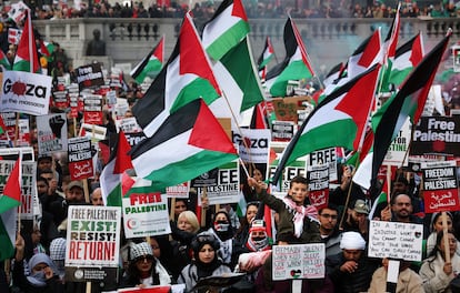 Manifestantes en favor de Palestina protestan en Londres, el sábado.