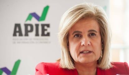 La ministra de Empleo, Fátima Báñez, durante la jornada de pensiones organizada por la APIE