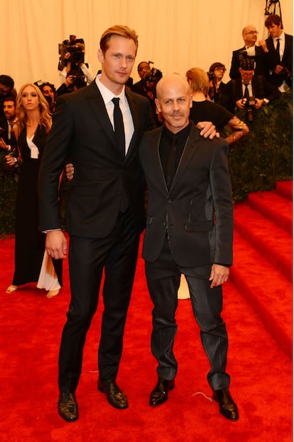 Italo Zucchelli, director creativo de la línea masculina de Calvin Klein Collection, con Alexander Skarsgard.