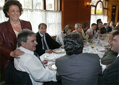 Rita Barberá y Alfonso Rus, alcaldes de Valencia y Xàtiva, ejercieron como portavoces de una treintena de alcaldes que apoyaron a Camps.