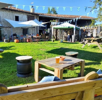 Jardín de la cervecera Baias Garagardotegia, en Oiardo, Álava. Imagen proporcionada por la empresa.