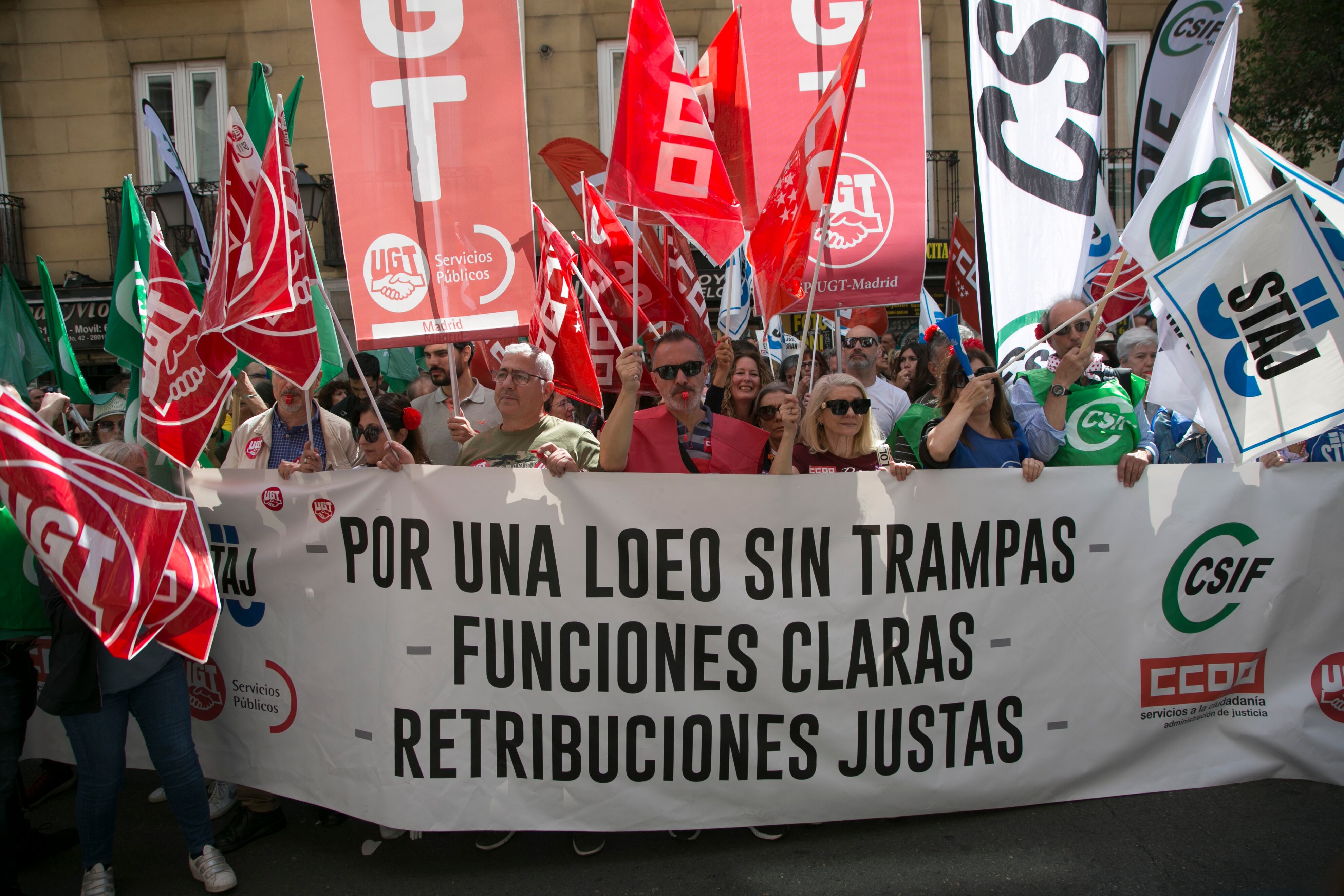 Concentración de funcionarios frente al Ministerio de Justicia en Madrid, este jueves. 