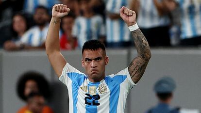 Lautaro Martínez festeja su gol en el MetLife Stadium, el 25 de junio.