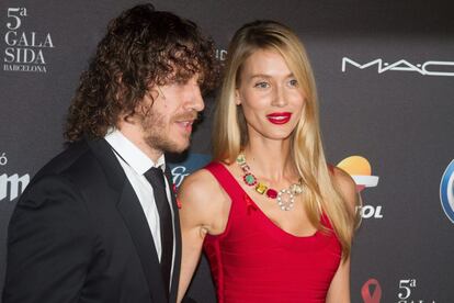 El futbolista del FC Barcelona Carles Puyol y su mujer, la modelo Vanesa Lorenzo