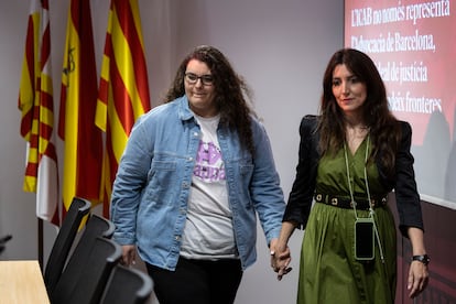 Rueda de prensa en el Colegio de Abogados de Barcelona de Fátima Ofkir, acompañada de su abogada Mònica Santiago y Baltasar Garzón.