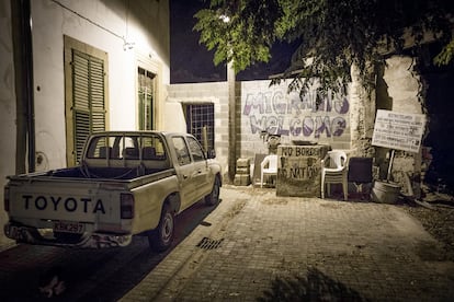 Mural con la frase ´"Bienvenidos, refugiados" en el muro divisorio de Nicosia, Chipre. El muro separa la parte sur, administrada por la República de Chipre, de la zona colchón de Naciones Unidas. Al mismo tiempo, actúa como barrera entre la zona norte, gobernada por la República Turca del Norte de Chipre, y la zona sur.