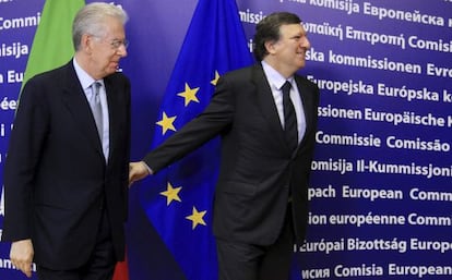 Mario Monti y Durão Barroso, en Bruselas.