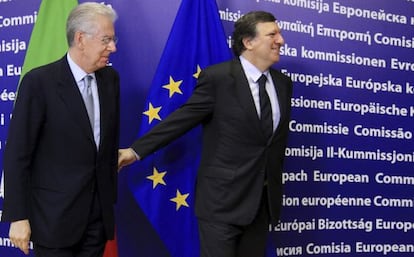 Mario Monti y Durão Barroso, en Bruselas.