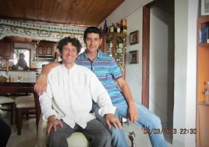 Andrés Felipe Ballesteros y su hermano Juan Carlos Ballesteros, en una fotografía familiar del año 2013.