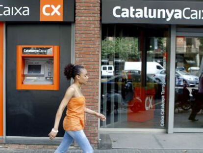 Fotograf&iacute;a de archivo de una sucursal de CatalunyaCaixa, marca comercial de Catalunya Banc, en Barcelona. 
