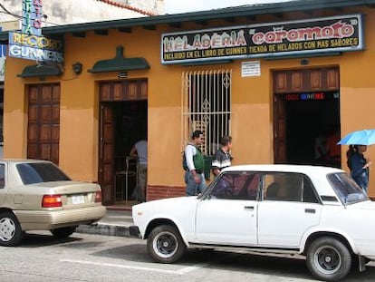 A fachada da sorveteria Coromoto.