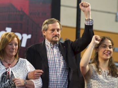 Marina Albiol, Marga Sanz, Willy Meyer y Lara Hern&aacute;ndez, ayer en el mitin del polideportivo de El Cabanyal en Valencia.