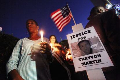 Asistentes a la vigilia por Trayvon Martin en Sanford, Florida, este fin de semana.
