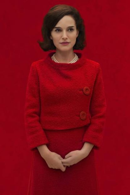 La actriz Natalie Portman, caracterizada como Jackie Kennedy para su última película.