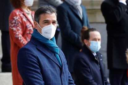 El presidente del Gobierno, Pedro Sánchez (en primer plano), junto al vicepresidente segundo, Pablo Casado.