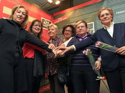 De izquierda a derecha las pelotaris María del Carmen Heras, Juana Resino, Josefina González, María Elena Hernández, Isabel Rodríguez y Mercedes Castro en el Consejo Superior de Deportes