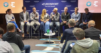 De izquierda a derecha, durante un acto del canal Eurosport en el Hotel Molitor de París: Patrick Mouratoglou, Àlex Corretja, Marion Bartoli, Boris Becker, John McEnroe, Kim Klijsters y Mats Wilander.