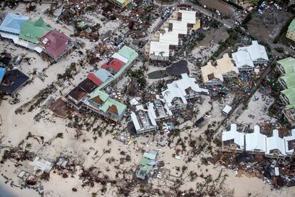 Se teme que la cifra de muertos aumente una vez las condiciones meteorológicas permitan el trabajo de los equipos de socorro. En la imagen, vista aérea de los destrozos causados por el huracán Irma en la parte holandesa de San Martín.