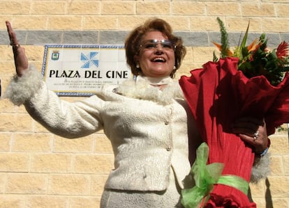 La actriz Carmen Sevilla durante la inauguración de la Plaza del Cine en Huelva, situada junto a la Casa Colón, sede del Festival Iberoamericano de Cine, en 2005.