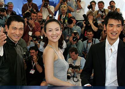 Andy Lau Tak-wah (a la izquierda), Zhang Ziyi y Takeshi Kaneshiro.