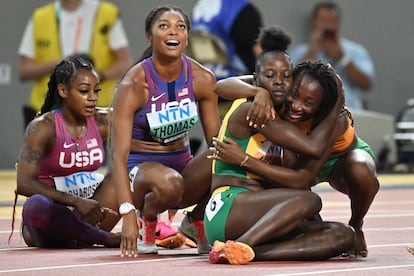 Richardson, Thomas y Jackson, tras la final de 200m ganada por la jamaicana.