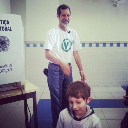 Eduardo Jorge (PV) vota em São Paulo.