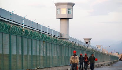 Exterior de un complejo catalogado como centro de educación vocacional en la ciudad de Dabancheng, Xinjiang, en una imagen de 2018.