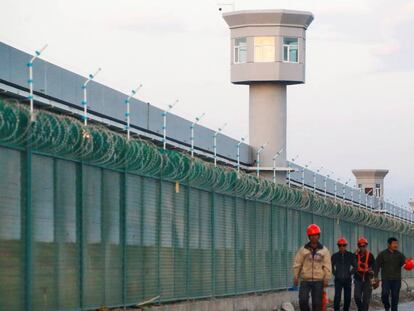 Exterior de un complejo catalogado como centro de educación vocacional en la ciudad de Dabancheng, Xinjiang, en una imagen de 2018.