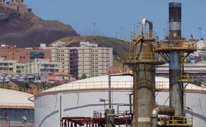 La refinería de Tenerife, en Santa Cruz, en una imagen de 2015.