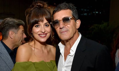 Dakota Johnson y Antonio Banderas, en el Festival de Cine de Toronto, el sábado.