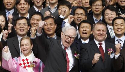 El estadounidense Warren Buffet, en pleno éxtasis mesiánico