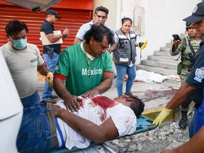 Un padre se despide de su hijo asesinado en Acapulco (Guerrero).